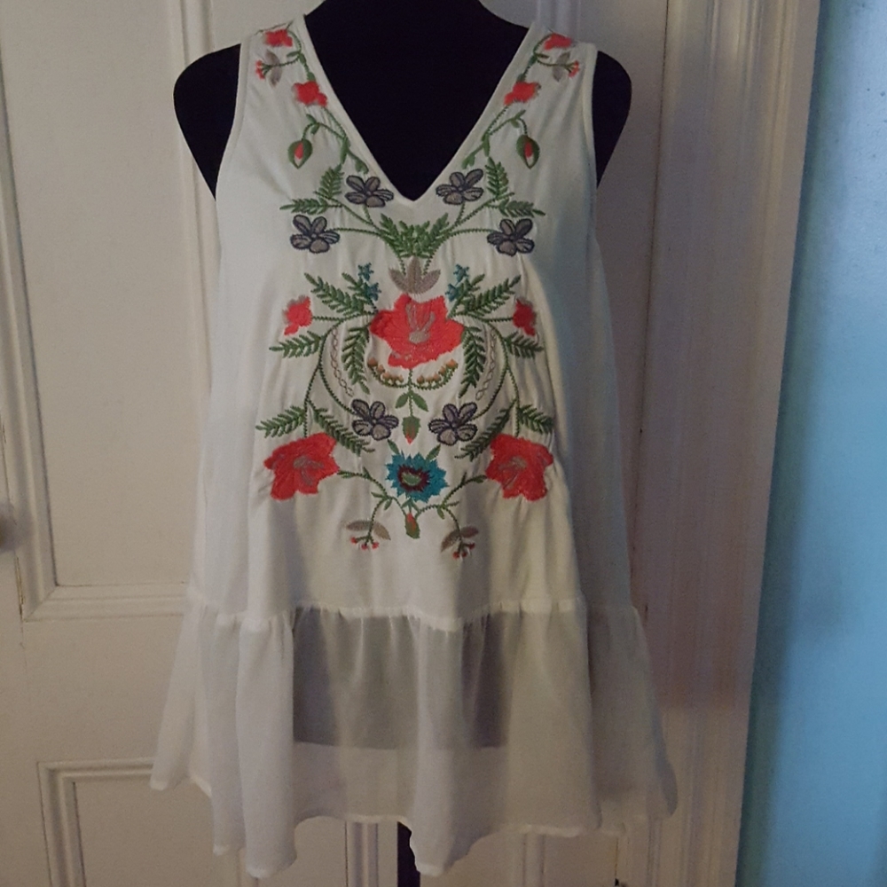 Embroidered Top - Picture 2 of 3